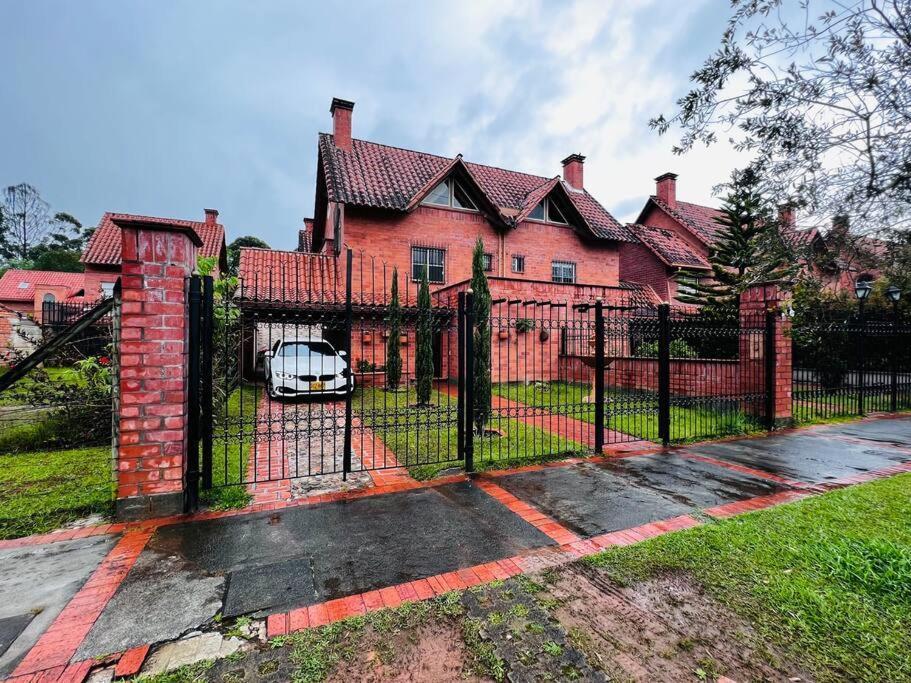 Hermosa Casa , Con Parqueadero En Rionegro Cerca Al Aeropuerto Villa Luaran gambar