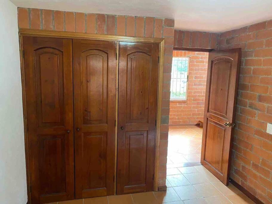 Hermosa Casa , Con Parqueadero En Rionegro Cerca Al Aeropuerto Villa Luaran gambar